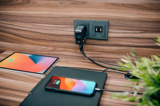 Verbatim Mini GaN Charger 100W with Display