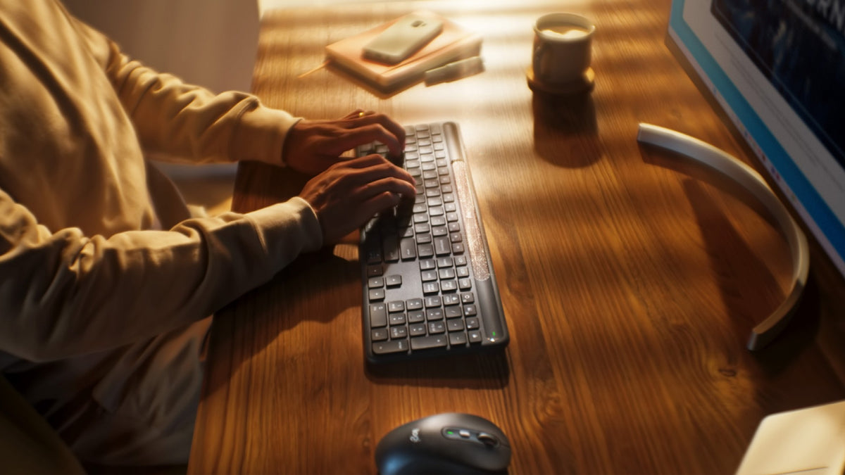 Logitech Signature Slim Solar + K980 keyboard Universal RF Wireless + Bluetooth QWERTZ German Graphite
