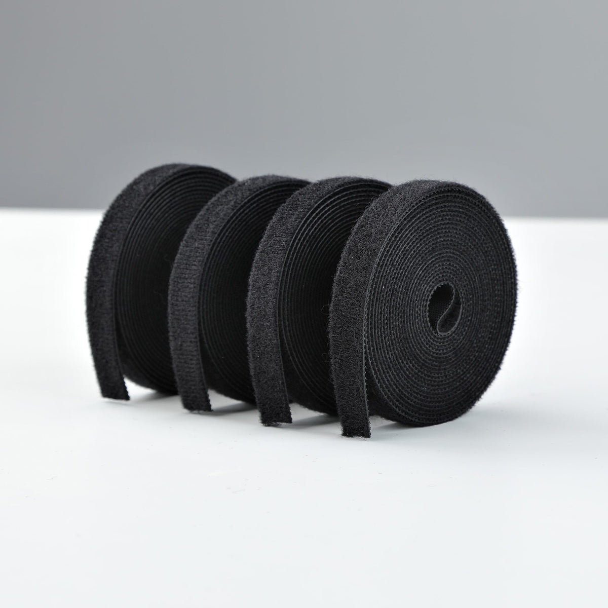 StarTech.com 4-pack 15ft (4.6m) Hook and Loop Roll, 0.5in Wide, Black, Cut-to-Size Reusable Cable Ties, Fastener Tape, Adjustable Fabric Wraps, Bulk Roll